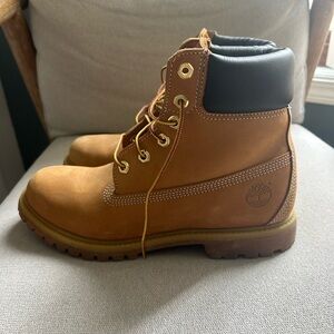 Timberland Tan Leather Boots with Black Collar